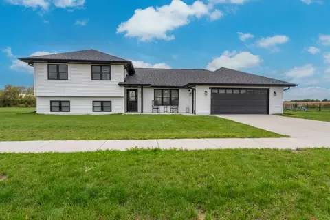 475 S 7th St, Evansville, WI 53536