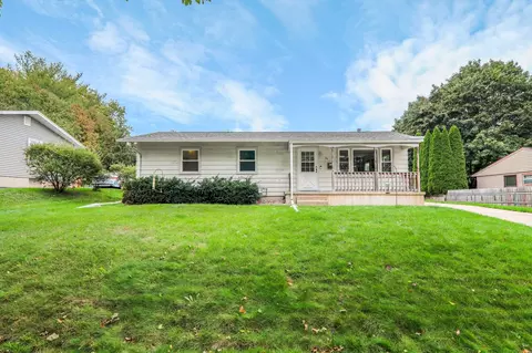 34 Garnet Ln, Madison, WI 53714