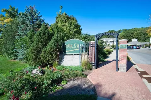 8530 Greenway Blvd #307, Middleton, WI 53562