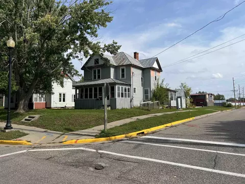 414 Division St, Mauston, WI 53948