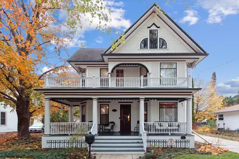 208 N Harrison St, Stoughton, WI 53589