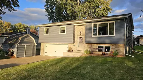 1165 Skyview Dr, Lancaster, WI 53813
