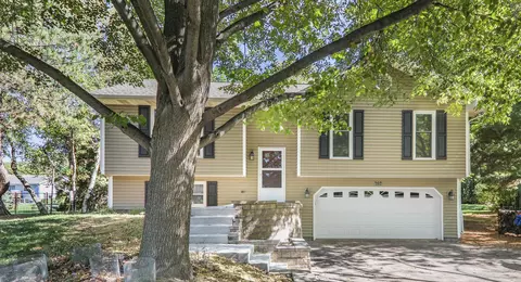 624 Crawford Dr, Cottage Grove, WI 53527