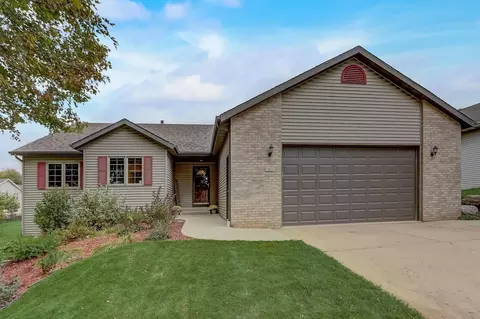 223 Chateau Dr, Cottage Grove, WI 53527