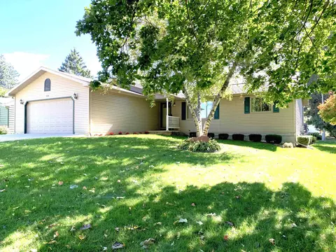 139 Sunset Rd, Columbus, WI 53925