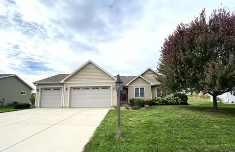 626 Vista Cir, Columbus, WI 53925
