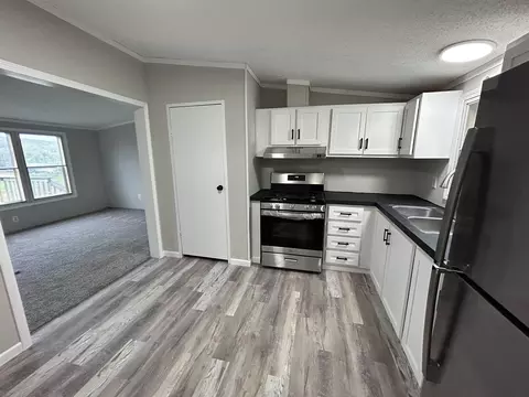 140 Sunrise Hts, Cazenovia, WI 53924