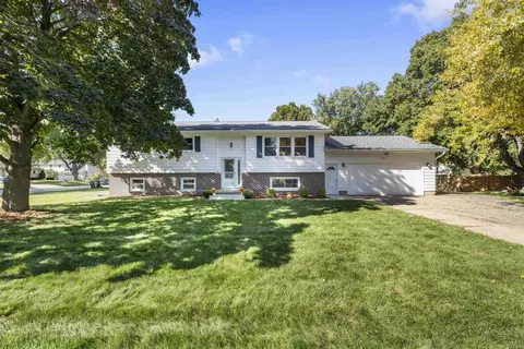 304 Oakland Ave, Sun Prairie, WI 53590