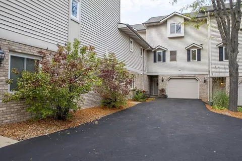 426 Meadowridge Cir, Lake Mills, WI 53551