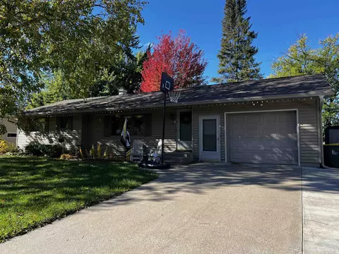 121 Randee Ave, Prairie Du Chien, WI 53821