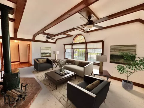 307 W Oak Ln, Elkhorn, WI 53121