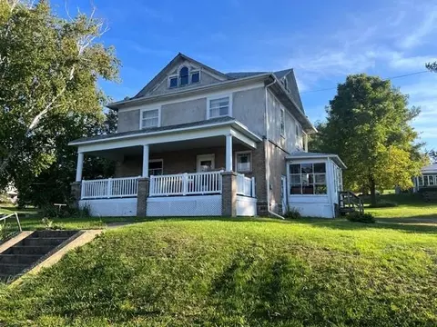 106 South St, Cazenovia, WI 53924