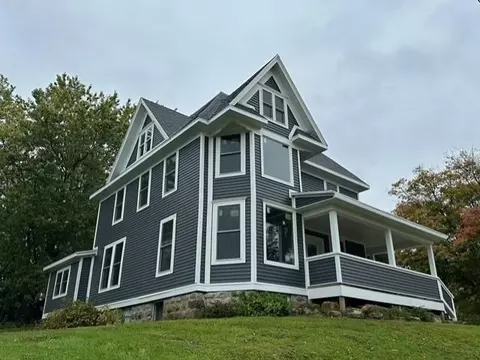 216 N Chestnut St, Mineral Point, WI 53565