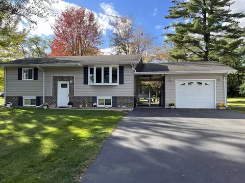 160 Meadow Ln, Lyndon Station, WI 53944