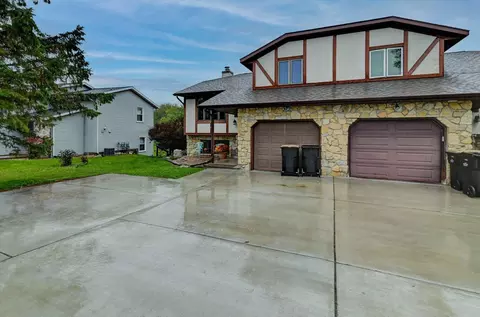606 Louis Ct, Deforest, WI 53532