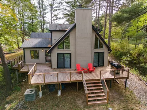 s1365 East Redstone Drive, La Valle, WI 53941