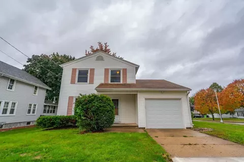 137 E Davis St, Beaver Dam, WI 53916