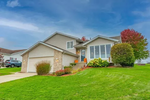 505 Oakwood Dr, Oregon, WI 53575