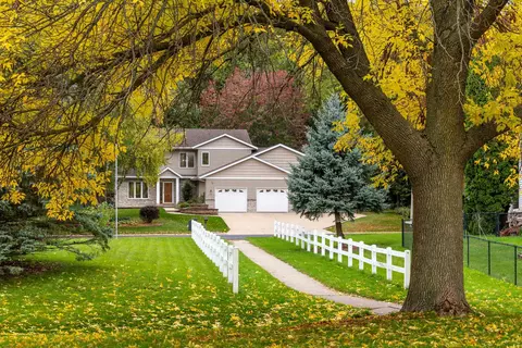5212 Valley Dr, Mcfarland, WI 53558