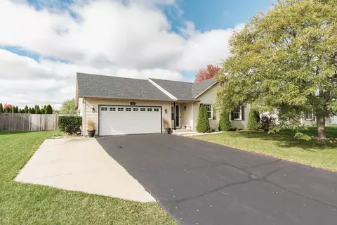 3611 Birdsong Ln, Janesville, WI 53548