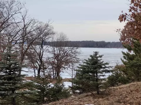 n7130 Lake Road, Mauston, WI 53948