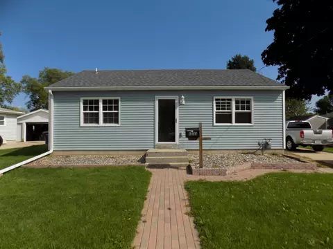 1233 Bingham Ave, Janesville, WI 53546