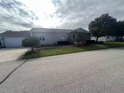 903 S Eastown Mnr, Elkhorn, WI 53121