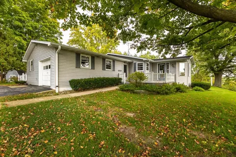 1401 Fayette Rd, Darlington, WI 53530