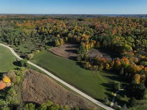 59 Ac Berry Hill Rd, Richland Center, WI 53581