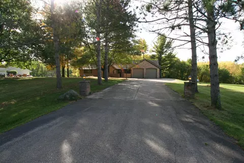 1701 W Interlochen Dr, Janesville, WI 53545