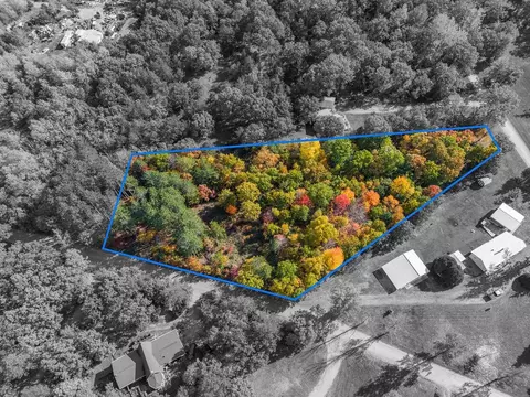 1 828a Amherst Rd, Lyndon Station, WI 53944