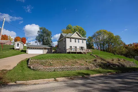 105 Cross St, Potosi, WI 53820