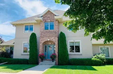 1212 Dartmouth Dr, Waunakee, WI 53597