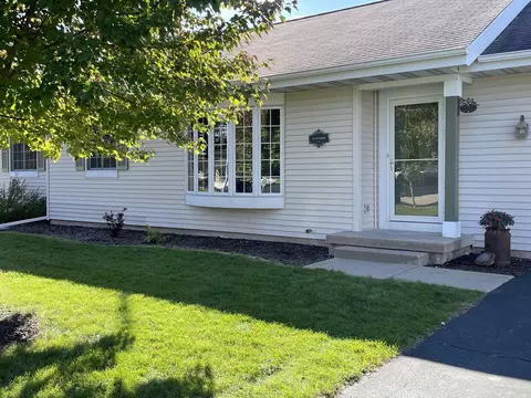 233 Sunrise Ct, Deerfield, WI 53531