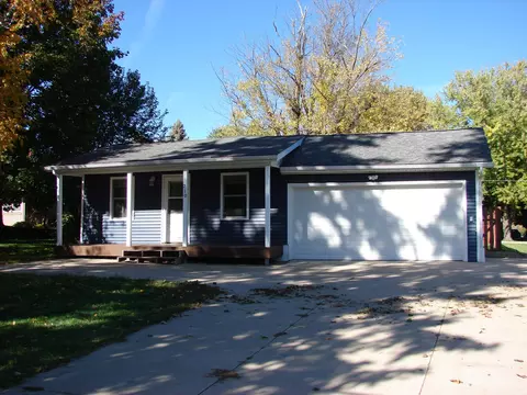 210 E Dodge St, Dodgeville, WI 53533