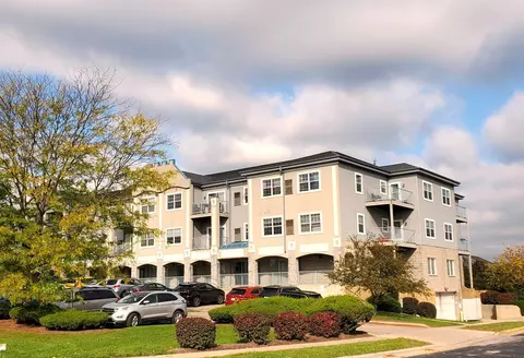 2320 Jackson St #221, Stoughton, WI 53589