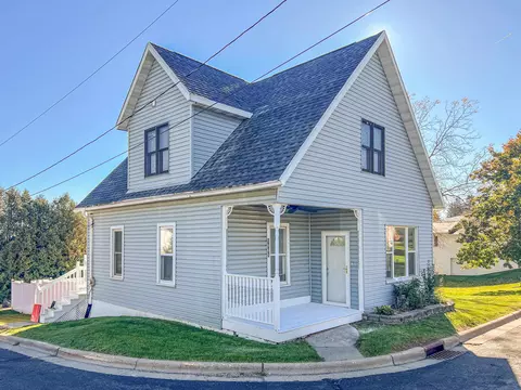 1805 23rd St, Hazel Green, WI 53811