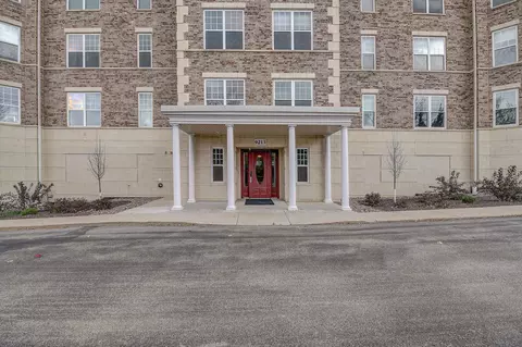 9213 Crosswinds Ln #103, Verona, WI 53593