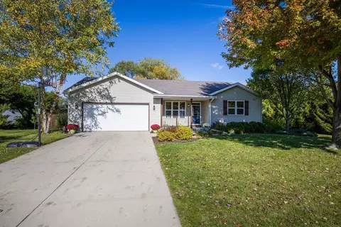 674 E Countryside Dr, Evansville, WI 53536
