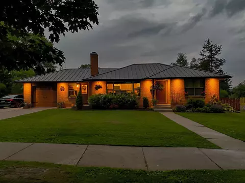 955 2nd St, Baraboo, WI 53913