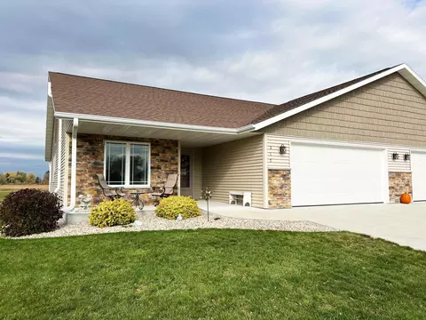 317 E Hamilton St, Fox Lake, WI 53933