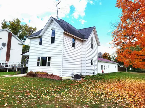 222 E Commercial Ave, Lone Rock, WI 53556