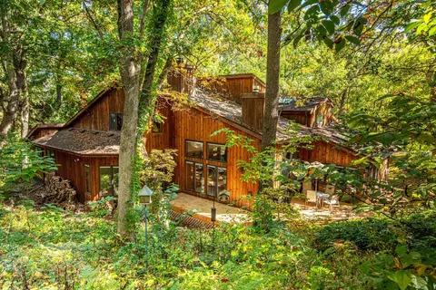 28 White Oaks Ln, Madison, WI 53711
