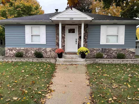 220 Emmett St, Portage, WI 53901