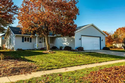 801 Pasadena Pkwy, Waunakee, WI 53597