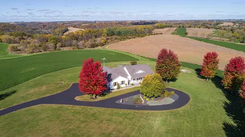 2170 Maple Ridge Rd, Platteville, WI 53818