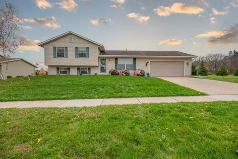 105 Orchard St, Edgerton, WI 53534