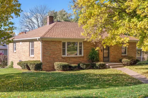 100 Hillcrest Cir, Sun Prairie, WI 53590