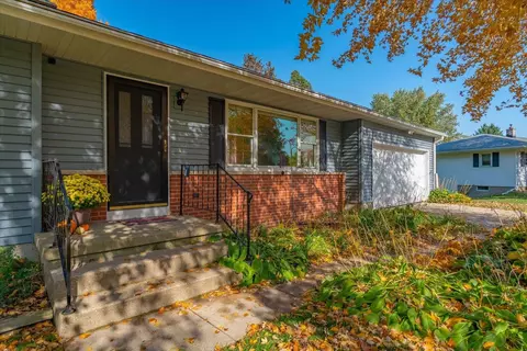 458 Blankenheim Ln, Sun Prairie, WI 53590
