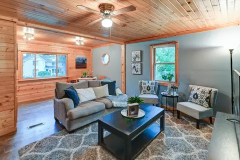639 N Dickason Blvd, Columbus, WI 53925